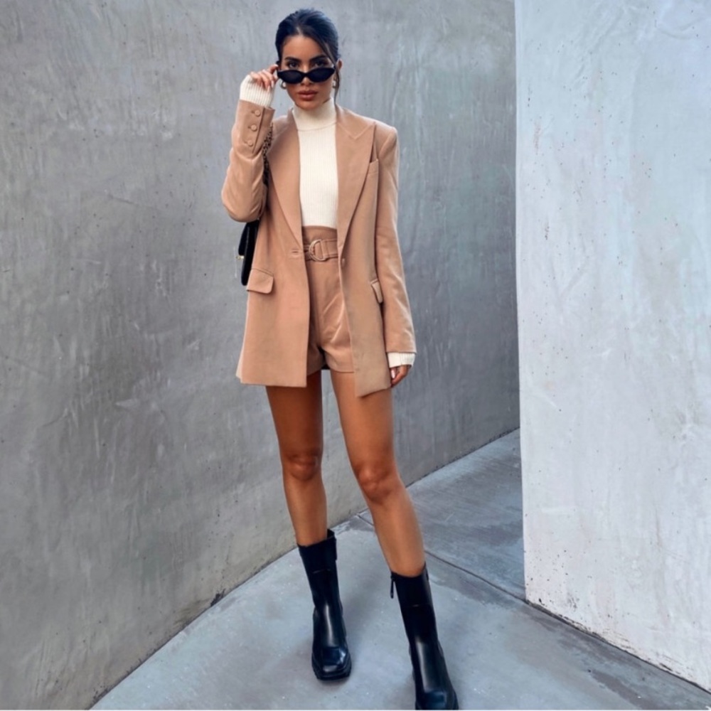 Revolve Camila Coelho Morena Blazer Nude Toffee Medium NWT Oversize Fit - Picture 11 of 11